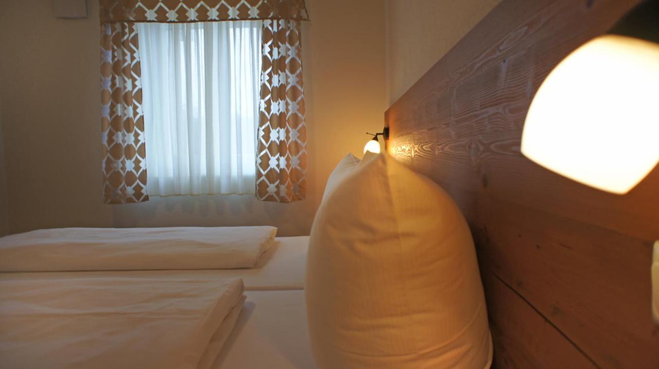 Hotel Heimfeld Restaurant Cafe Garching an Der Alz Екстериор снимка