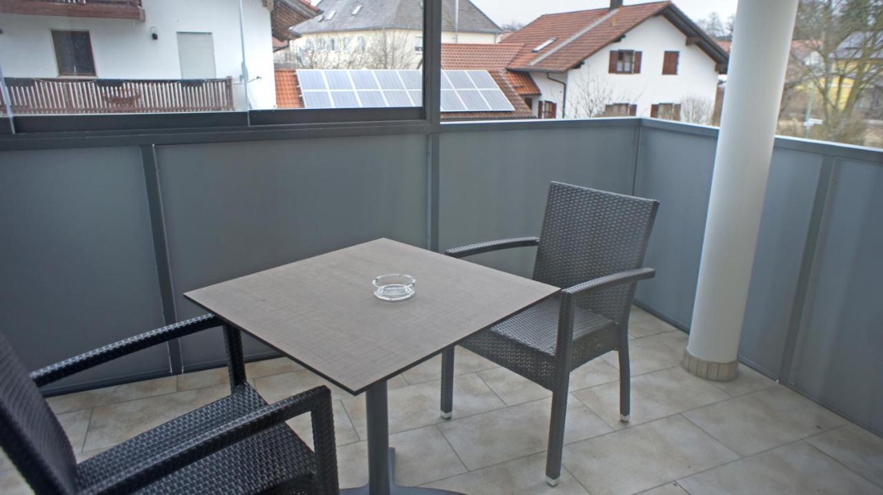 Hotel Heimfeld Restaurant Cafe Garching an Der Alz Екстериор снимка