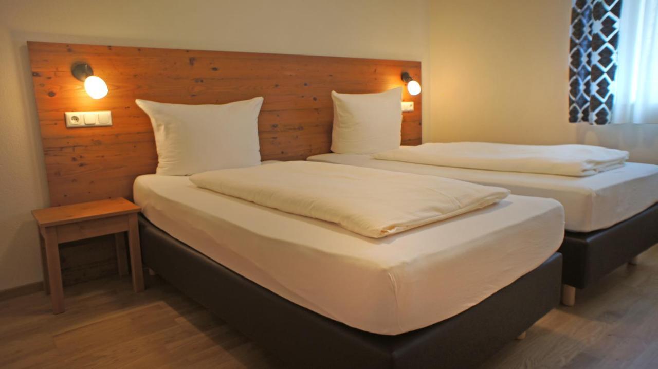 Hotel Heimfeld Restaurant Cafe Garching an Der Alz Екстериор снимка