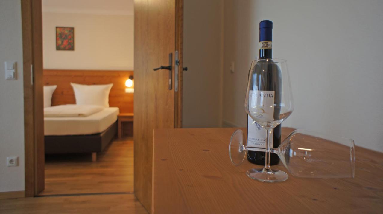 Hotel Heimfeld Restaurant Cafe Garching an Der Alz Екстериор снимка