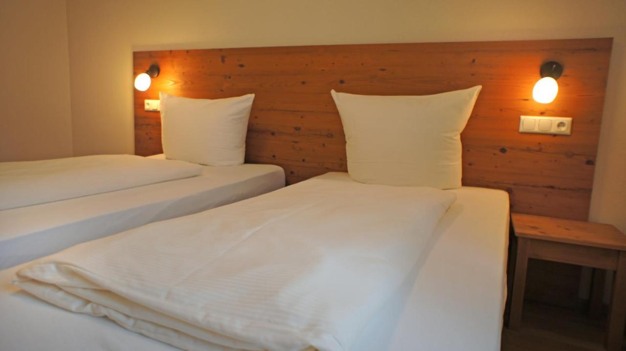 Hotel Heimfeld Restaurant Cafe Garching an Der Alz Екстериор снимка