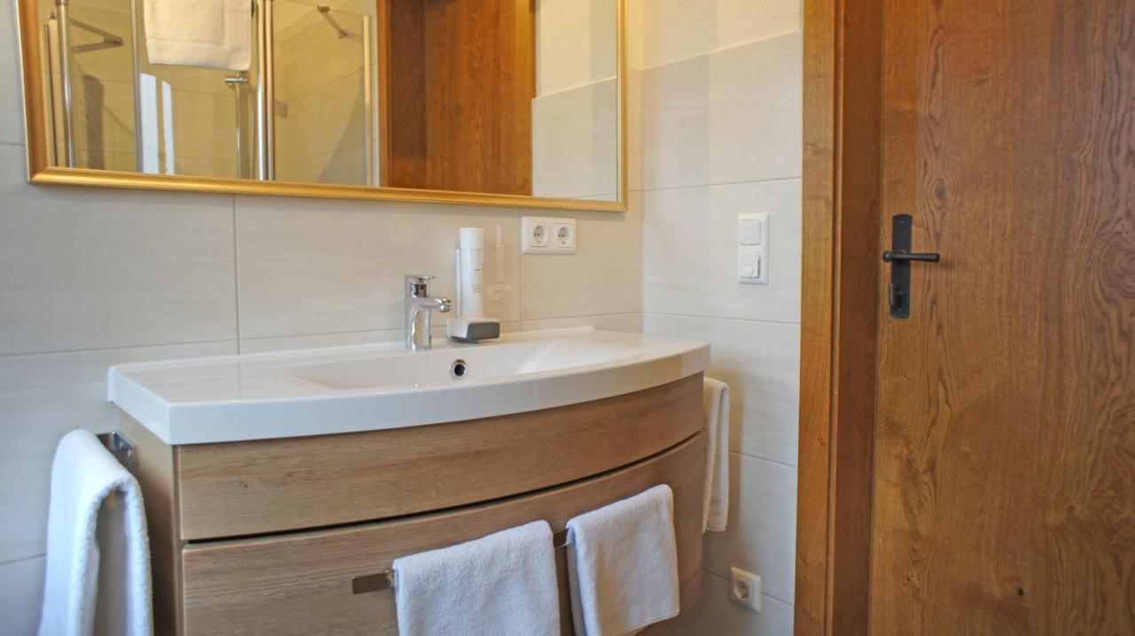 Hotel Heimfeld Restaurant Cafe Garching an Der Alz Екстериор снимка