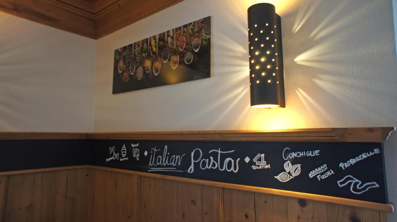 Hotel Heimfeld Restaurant Cafe Garching an Der Alz Екстериор снимка