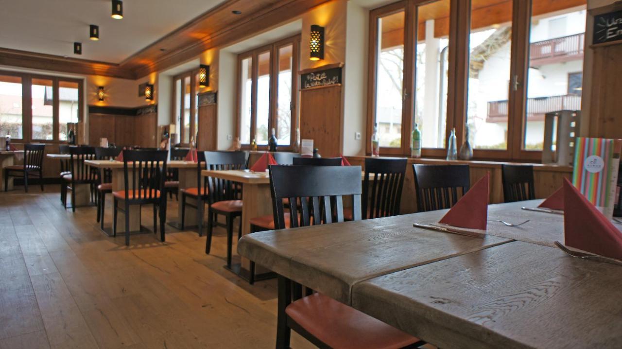 Hotel Heimfeld Restaurant Cafe Garching an Der Alz Екстериор снимка