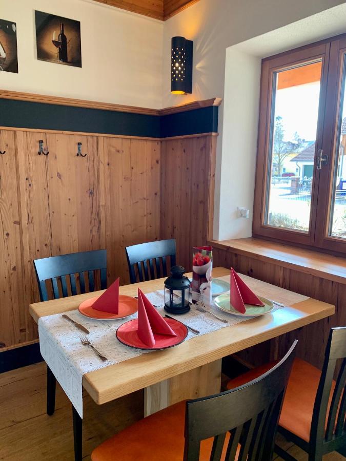 Hotel Heimfeld Restaurant Cafe Garching an Der Alz Екстериор снимка