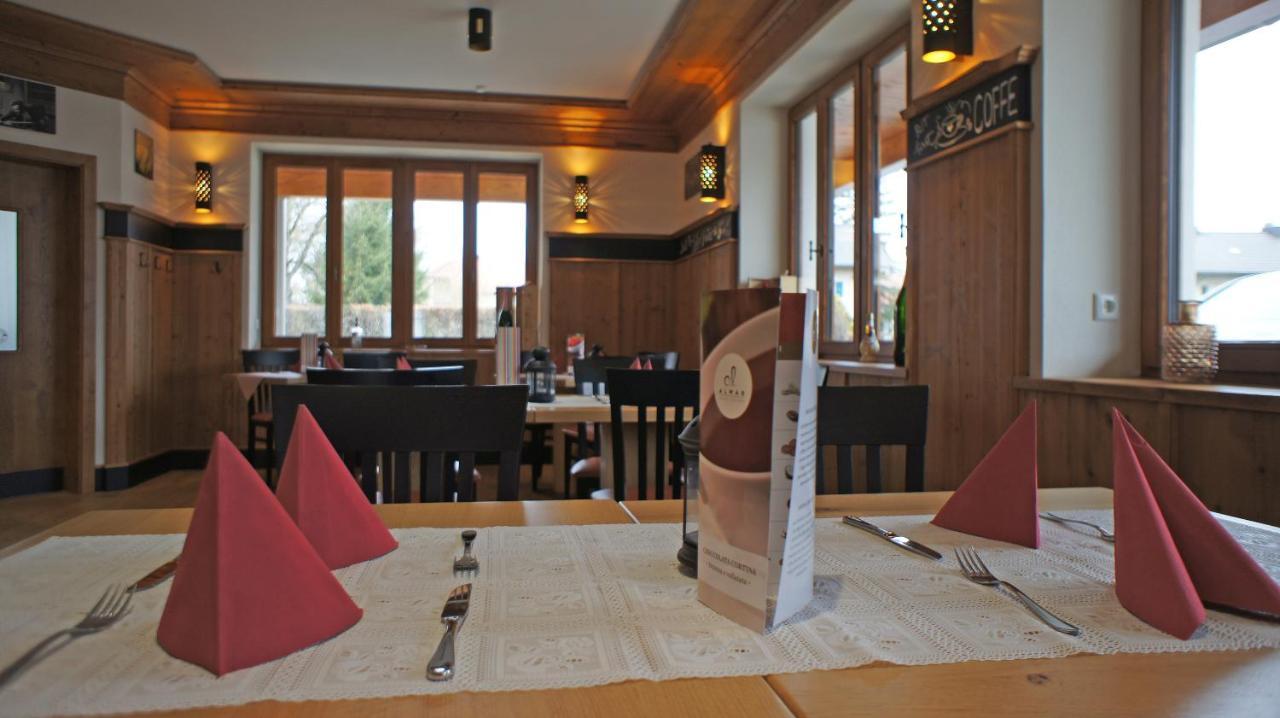 Hotel Heimfeld Restaurant Cafe Garching an Der Alz Екстериор снимка