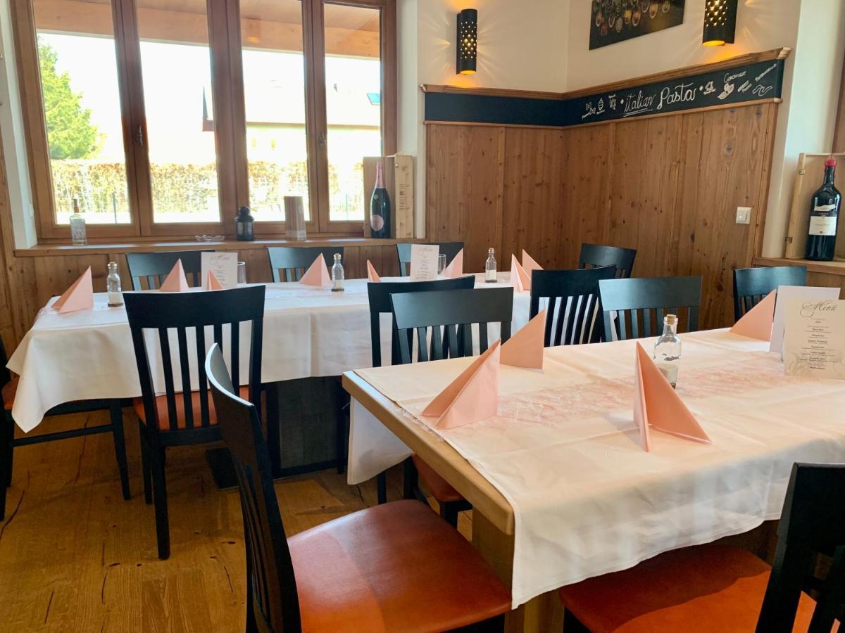 Hotel Heimfeld Restaurant Cafe Garching an Der Alz Екстериор снимка
