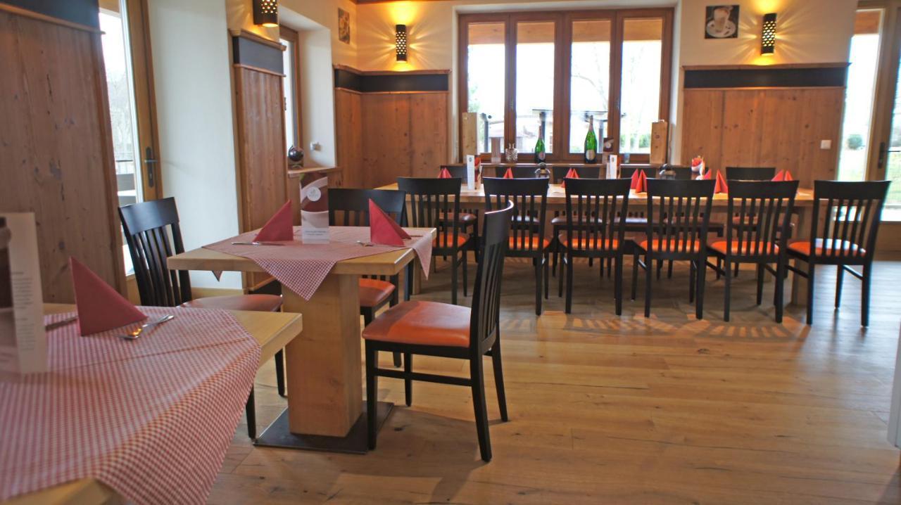 Hotel Heimfeld Restaurant Cafe Garching an Der Alz Екстериор снимка