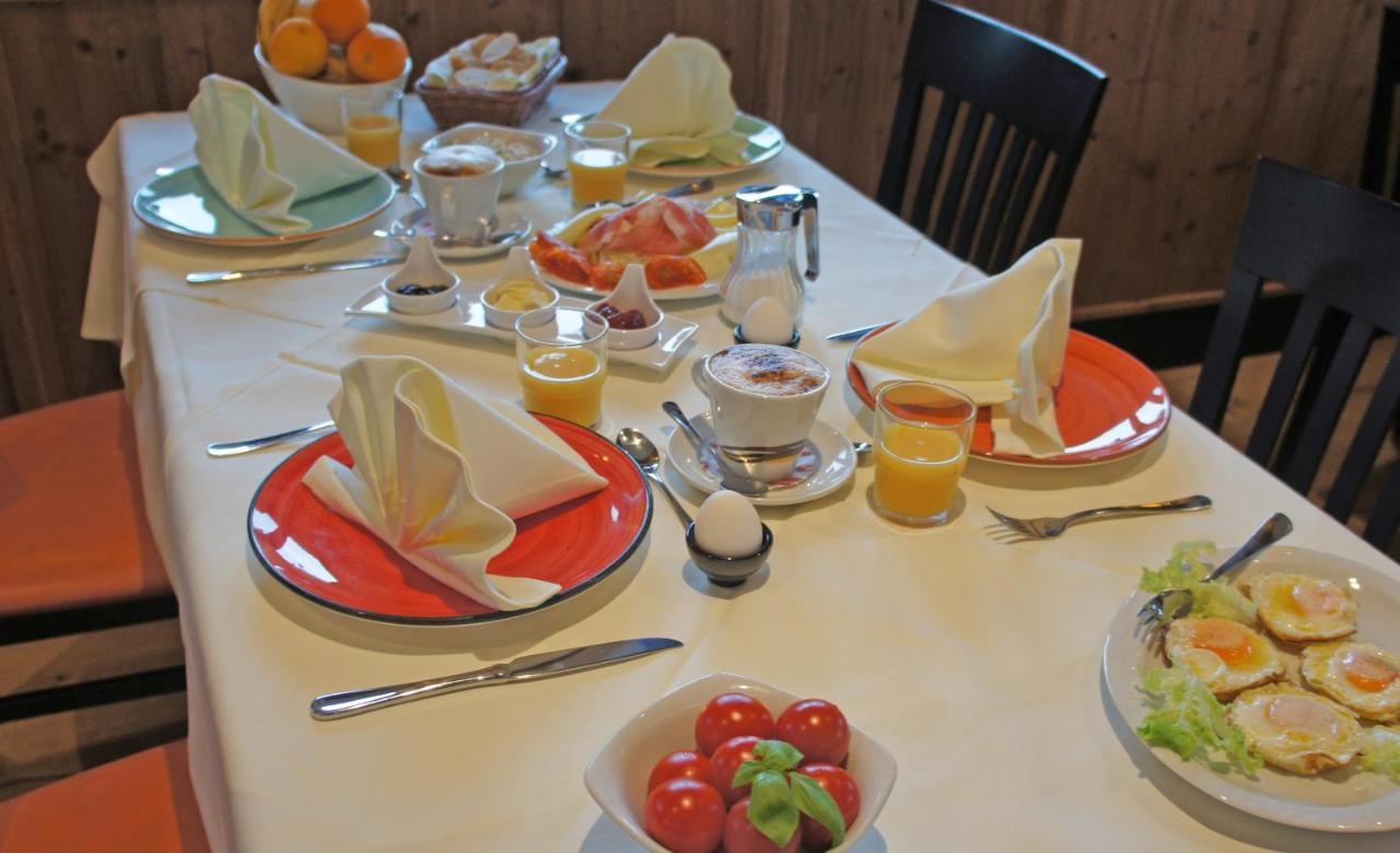 Hotel Heimfeld Restaurant Cafe Garching an Der Alz Екстериор снимка