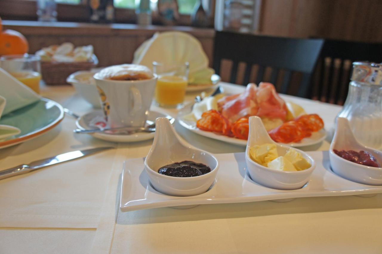 Hotel Heimfeld Restaurant Cafe Garching an Der Alz Екстериор снимка