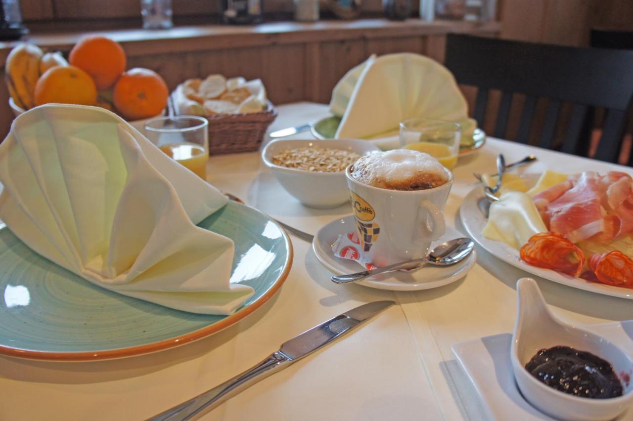 Hotel Heimfeld Restaurant Cafe Garching an Der Alz Екстериор снимка