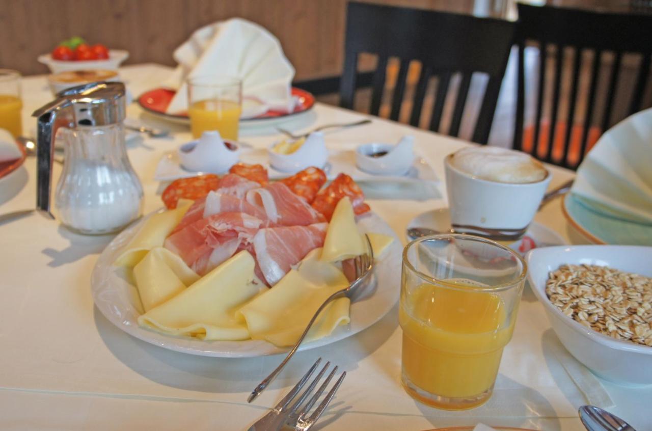 Hotel Heimfeld Restaurant Cafe Garching an Der Alz Екстериор снимка